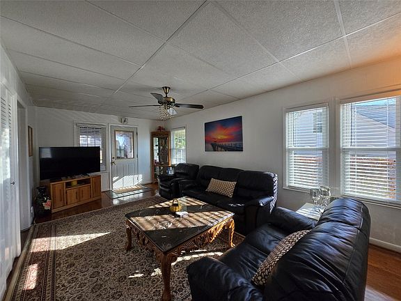 5th image of 337 Andrews St