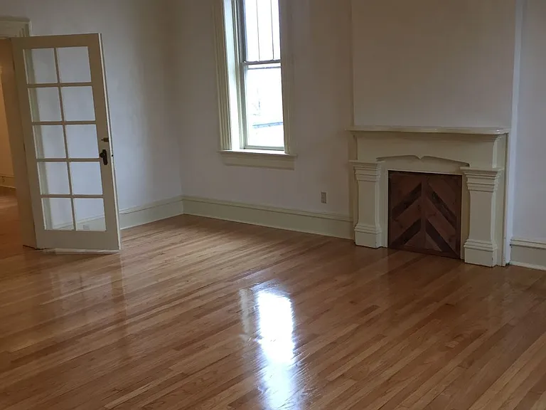 125 East Saint Louis St — Photo 1