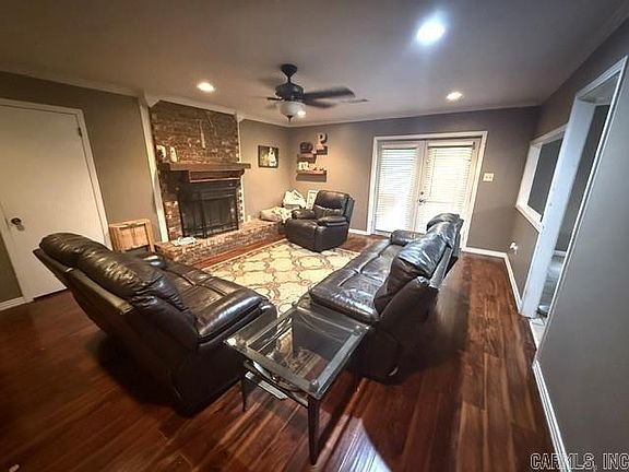 3rd image of 105 Winfield Ln