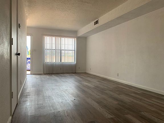 2nd image of 1932 Buena Vista Dr SE APT D