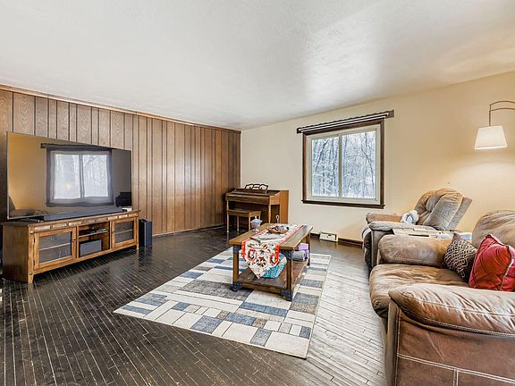 5th image of 3977 Clover Ave
