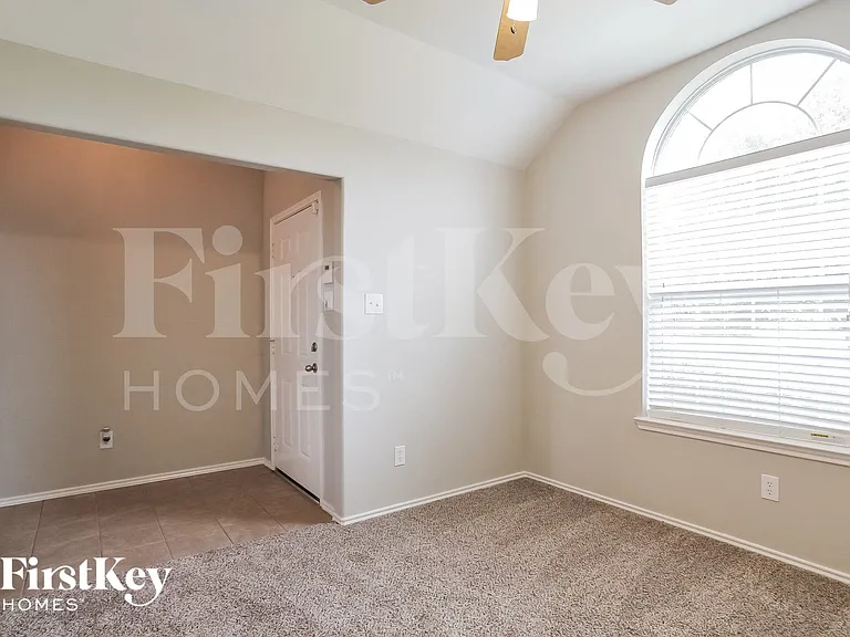 1419 Rosebay Rd — Photo 7