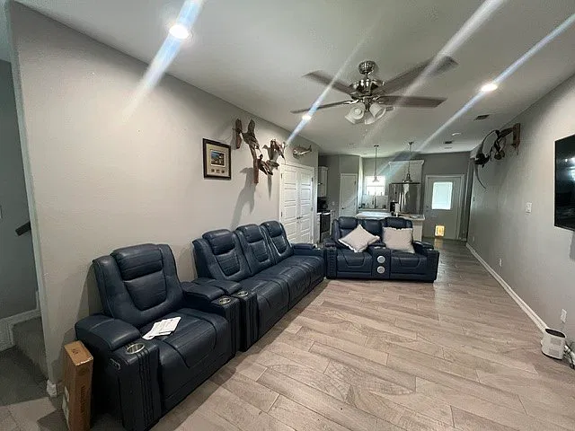 3 bed, 2.5 bath, 1526 sqft, $2,200 — Photo 4