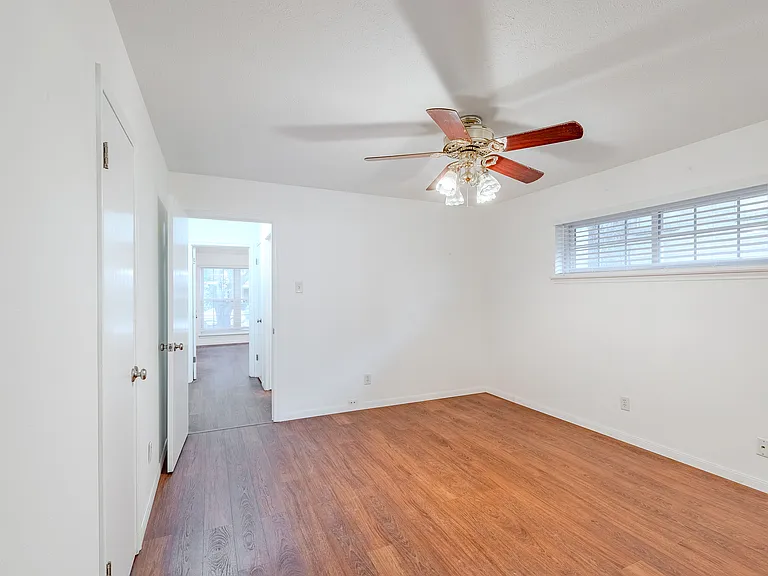 7021 Kingsbury Dr — Photo 13