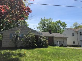 222 Rutledge Ct, North Plainfield, NJ 07060