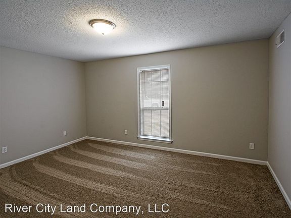 5th image of 6004 Carriage Dr