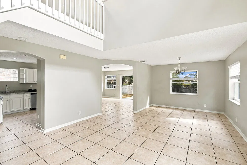4 bed, 2.5 bath, 2361 sqft, $4,145 — Photo 4