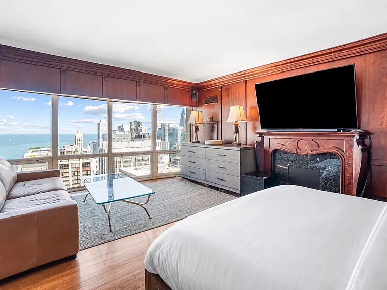 100 E Huron St #3504 — Photo 11