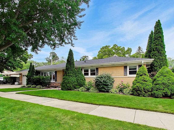 2nd image of 544 Park Plaine Ave