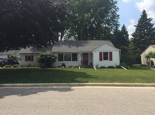 924 Sycamore Ave, Racine, WI 53406