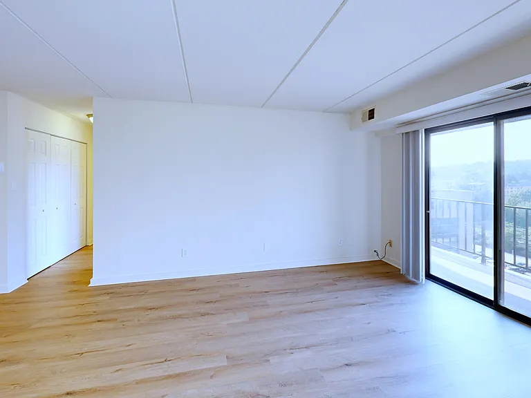 Essex House — Photo 6
