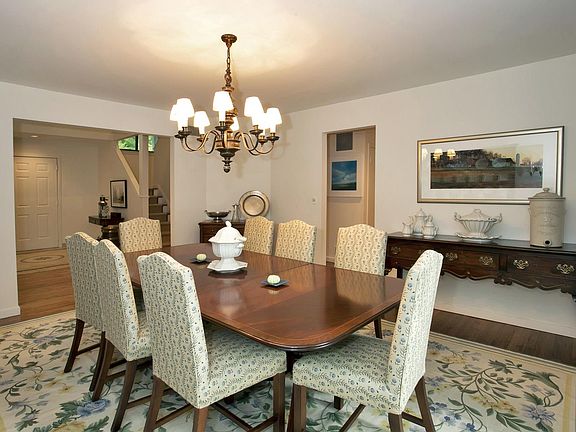 5th image of 3 Piping Brook Ln