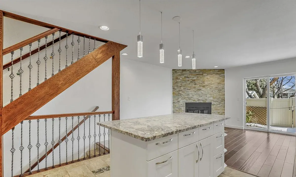 Building Photo - 1308 Vesta Cir