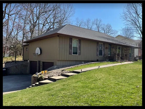 1102 Valley View Ct, Macon, MO 63552