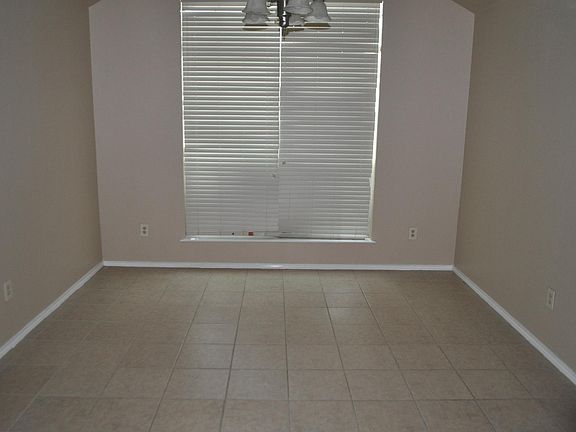 3rd image of 315 Creekside Way