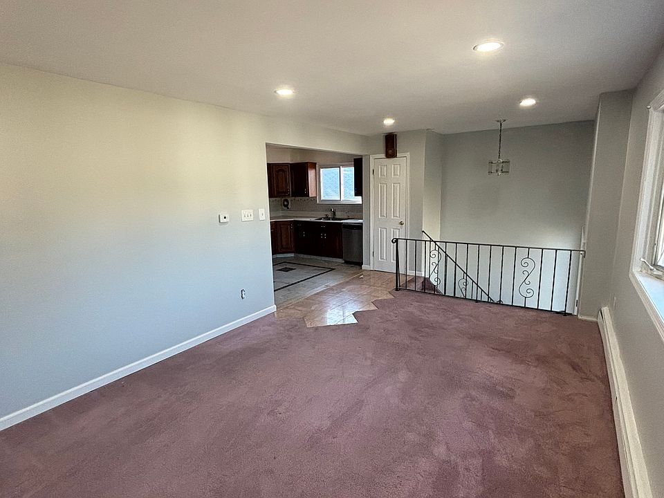 2nd image of 28 Weir St