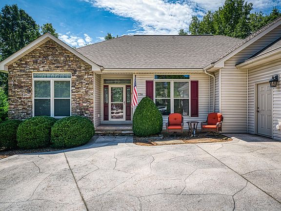 3rd image of 126 Mountain View Dr
