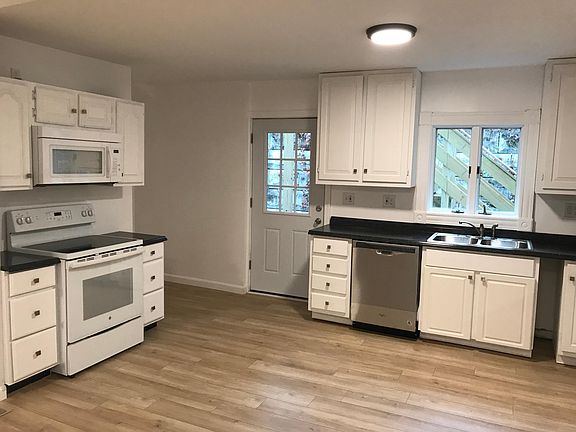 Kitchen (fridge will be located in the nook to the left of t