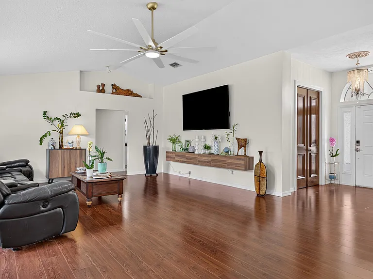 5758 NW Benbow Ct — Photo 6