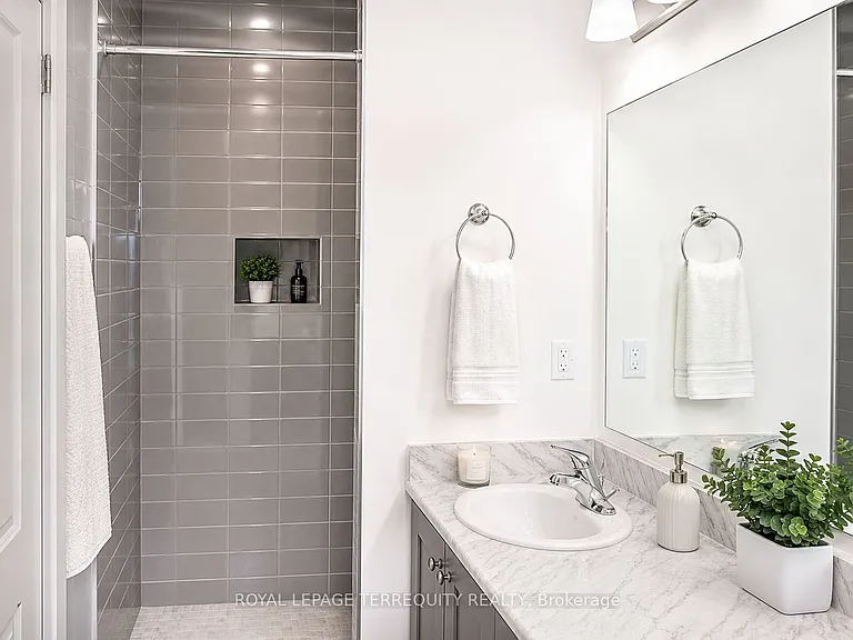 9 Lady Evelyn Cres — Photo 5