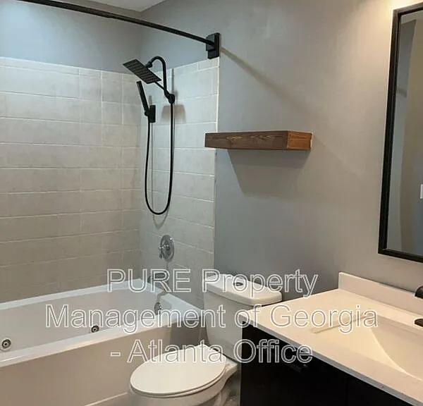 89 Mangum St SW #102 — Photo 13
