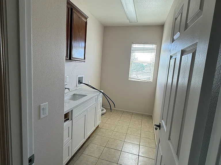 3045 W Newgrove St — Photo 20
