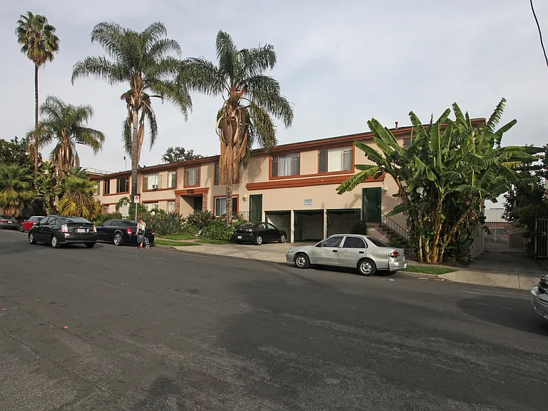1720 Harvard Blvd — Photo 2