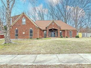 6172 Maggie Oaks Dr, Memphis, TN 38135