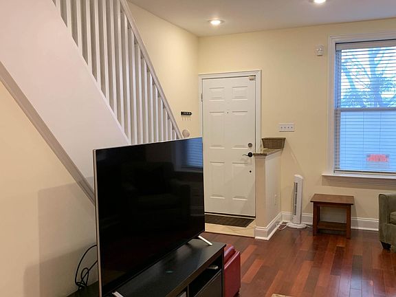 5th image of 2408 Montrose St