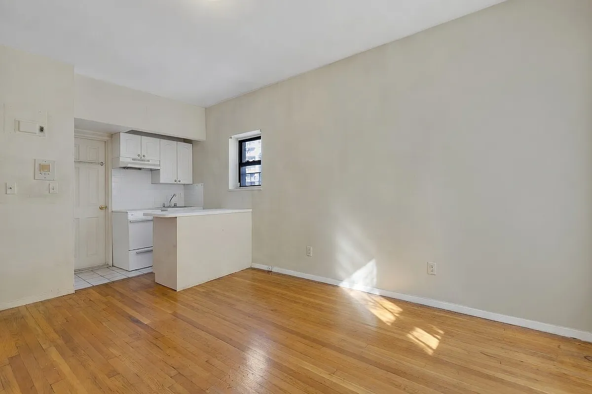 Building Photo - 354 E 81st St #2-A