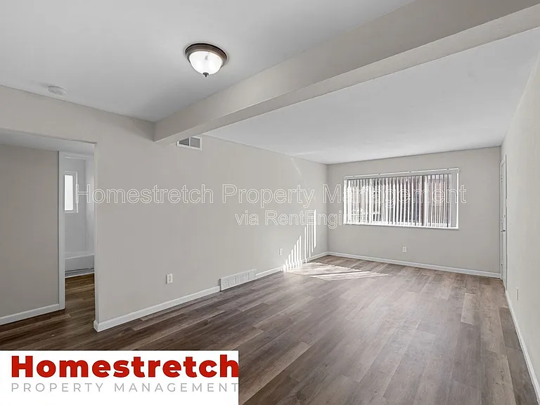 Bruce Court — Photo 14