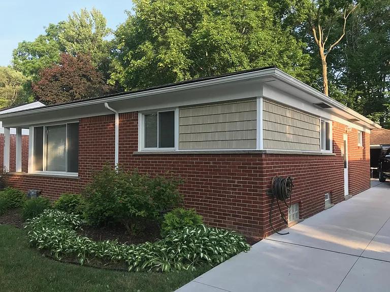 723 Butternut Ave — Photo 3