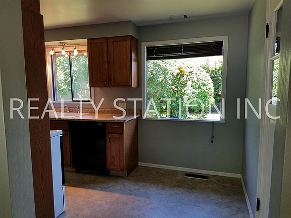 4th image of 2458 Veldee Ave