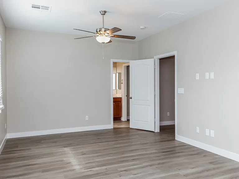 5428 Funks Grove Ln — Photo 10