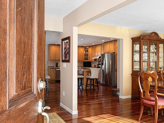 4th image of 2831 Westview Dr