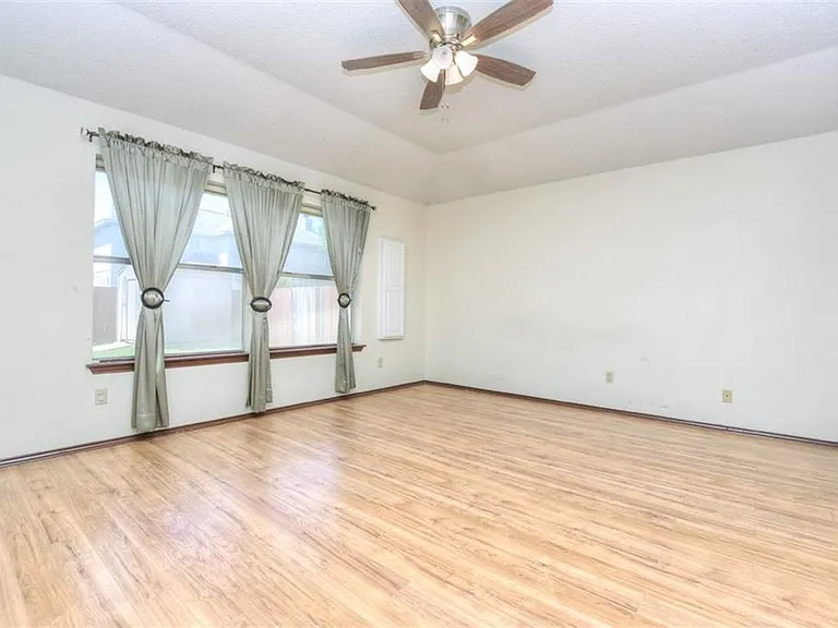 17820 Park Valley Dr — Photo 8