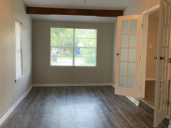 3rd image of 430 Schmeltzer Ln
