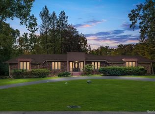 31536 W Stonewood Ct, Farmington Hills, MI 48334