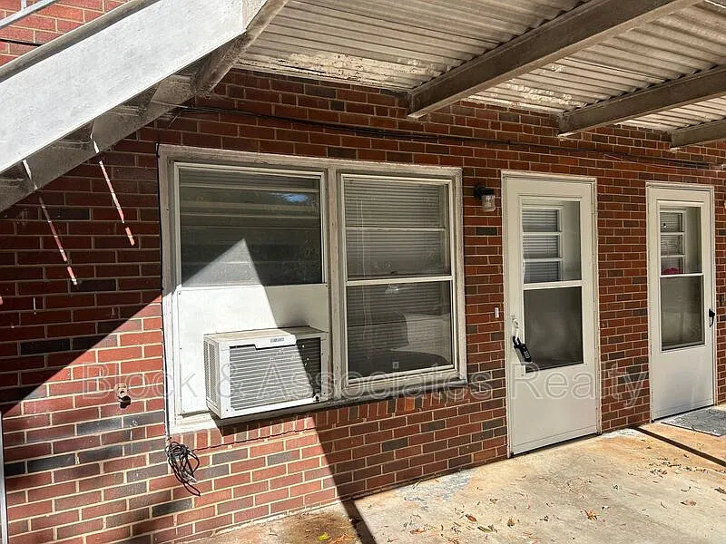 2 bed, 1.0 bath, $795 — Photo 1