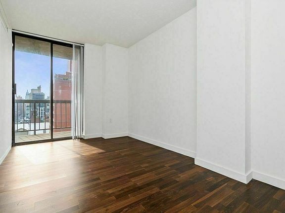 5th image of 184 Lexington Ave APT 5E