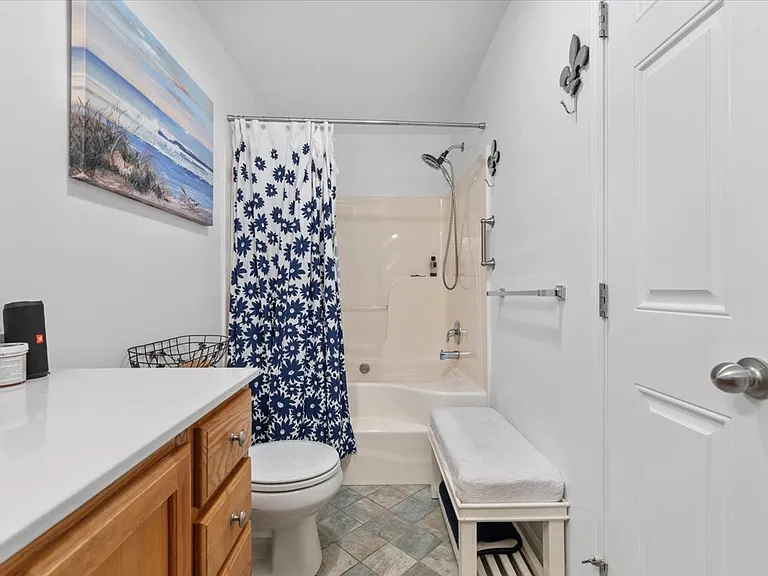 28 Bayview Ave — Photo 16