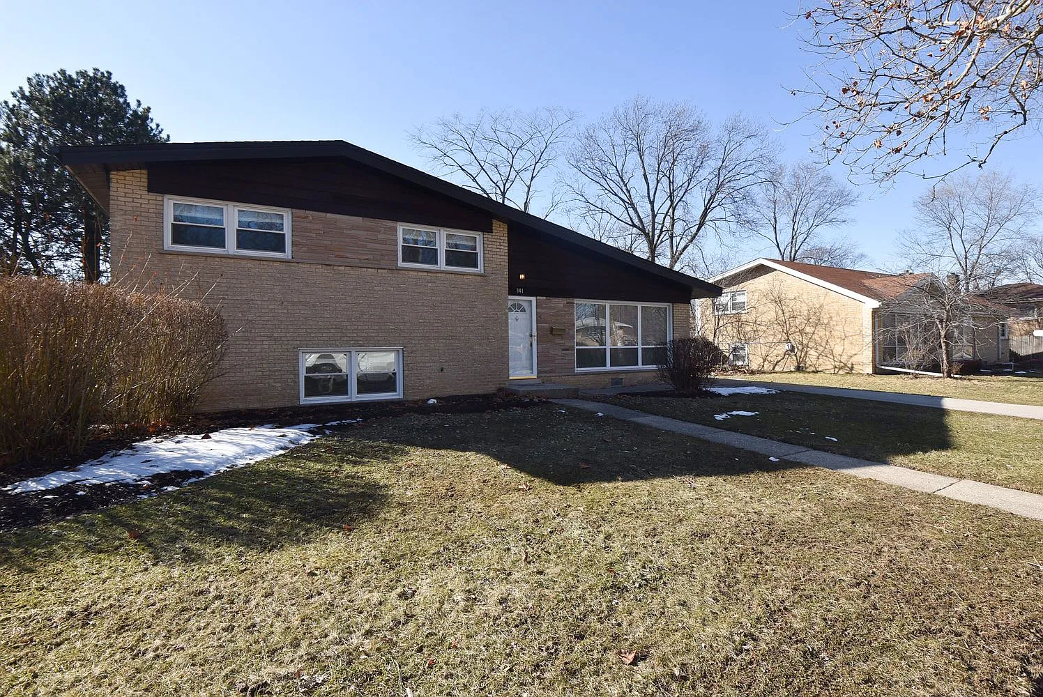 141 Millbrook Ln photo 1