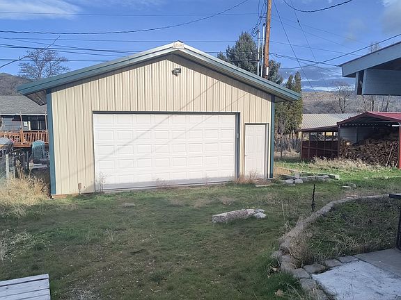 2nd image of 1124 Camas St