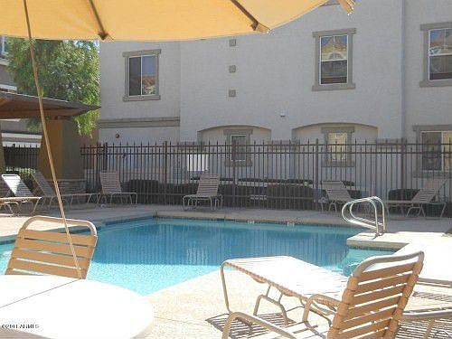 2nd image of 157 W Tremaine Ct