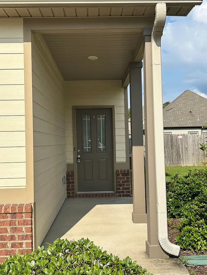 4 bed, 2.5 bath, 1758 sqft, $2,000 — Photo 4