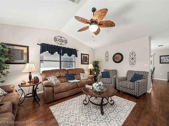 3rd image of 1609 Villaway W