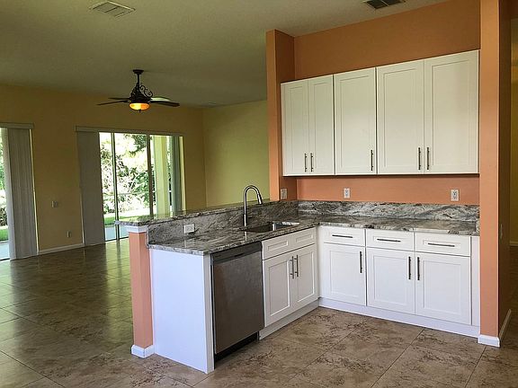 4th image of 156 NW Pleasant Grove Way