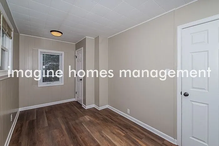 719 W 40th St — Photo 10