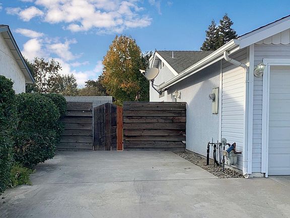 4th image of 3405 S San Joaquin Ct