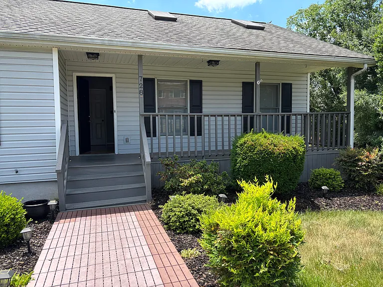 728 Harrison Ave — Photo 2